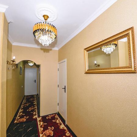 Hotel Vladi Kutaisi Bagian luar foto