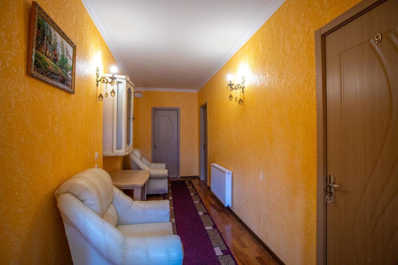 Hotel Vladi Kutaisi Bagian luar foto