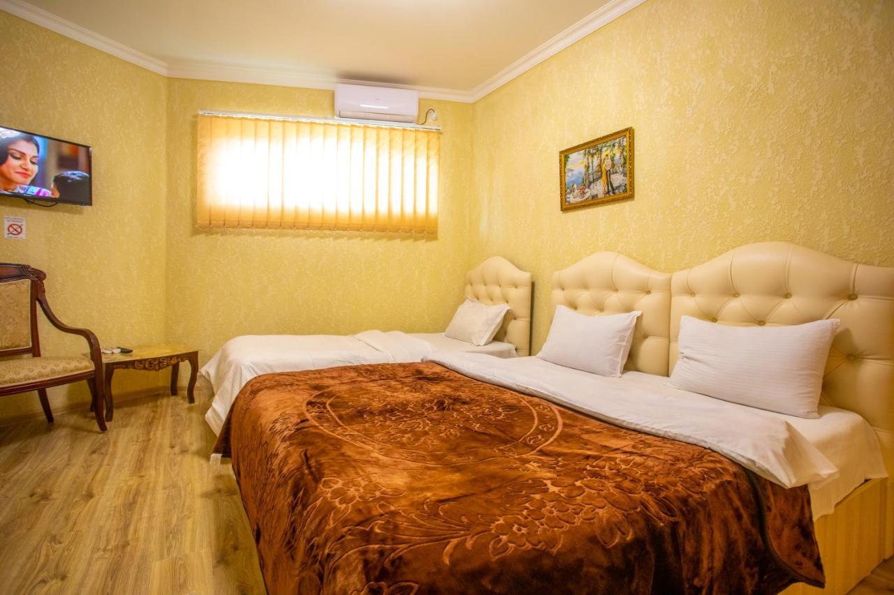 Hotel Vladi Kutaisi Bagian luar foto