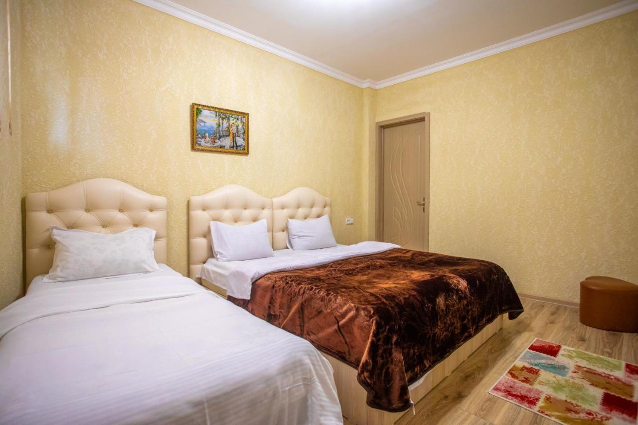 Hotel Vladi Kutaisi Bagian luar foto