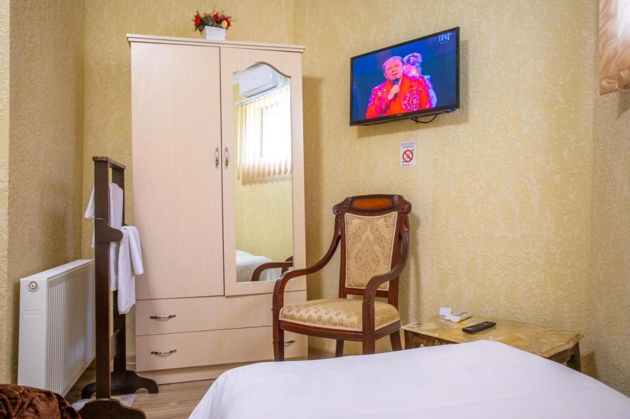 Hotel Vladi Kutaisi Bagian luar foto