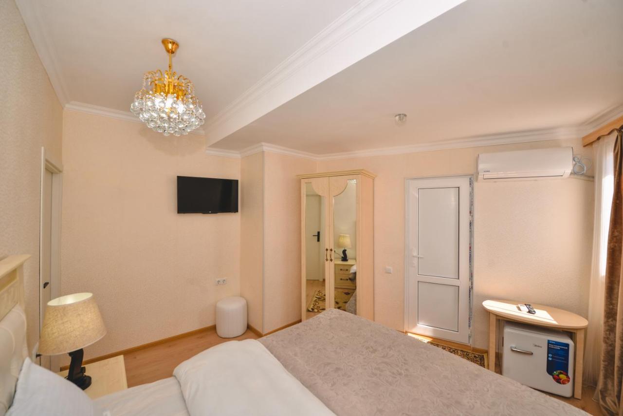 Hotel Vladi Kutaisi Bagian luar foto