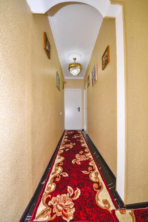 Hotel Vladi Kutaisi Bagian luar foto