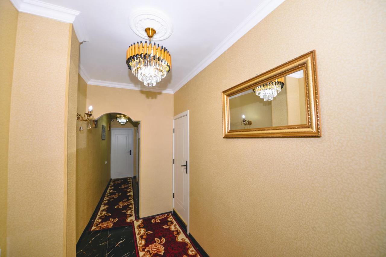Hotel Vladi Kutaisi Bagian luar foto
