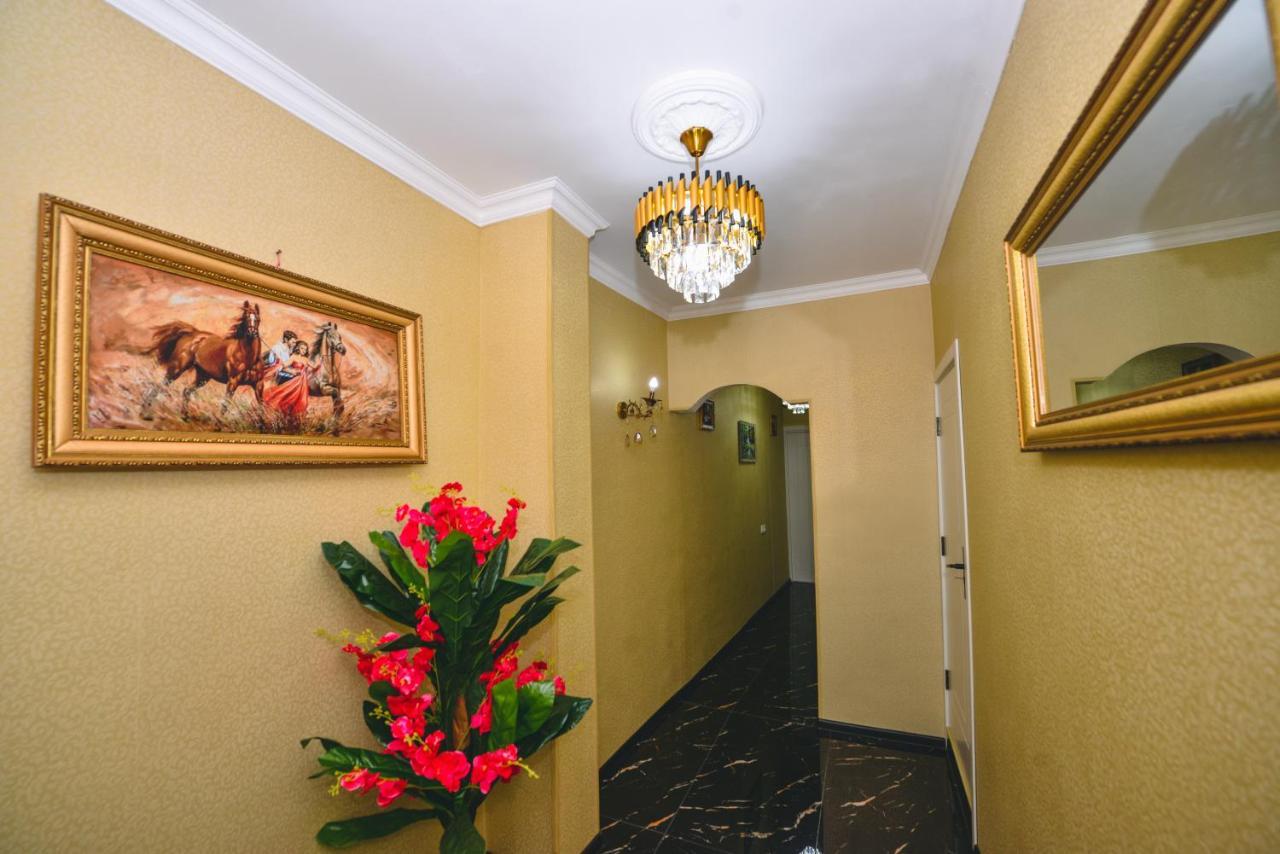 Hotel Vladi Kutaisi Bagian luar foto