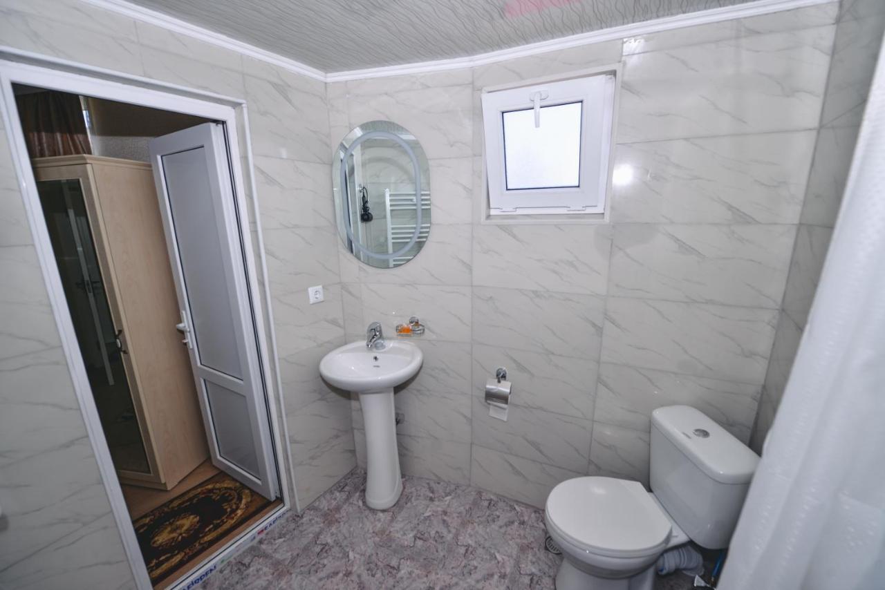 Hotel Vladi Kutaisi Bagian luar foto