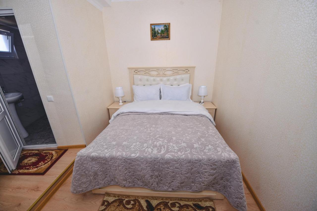 Hotel Vladi Kutaisi Bagian luar foto