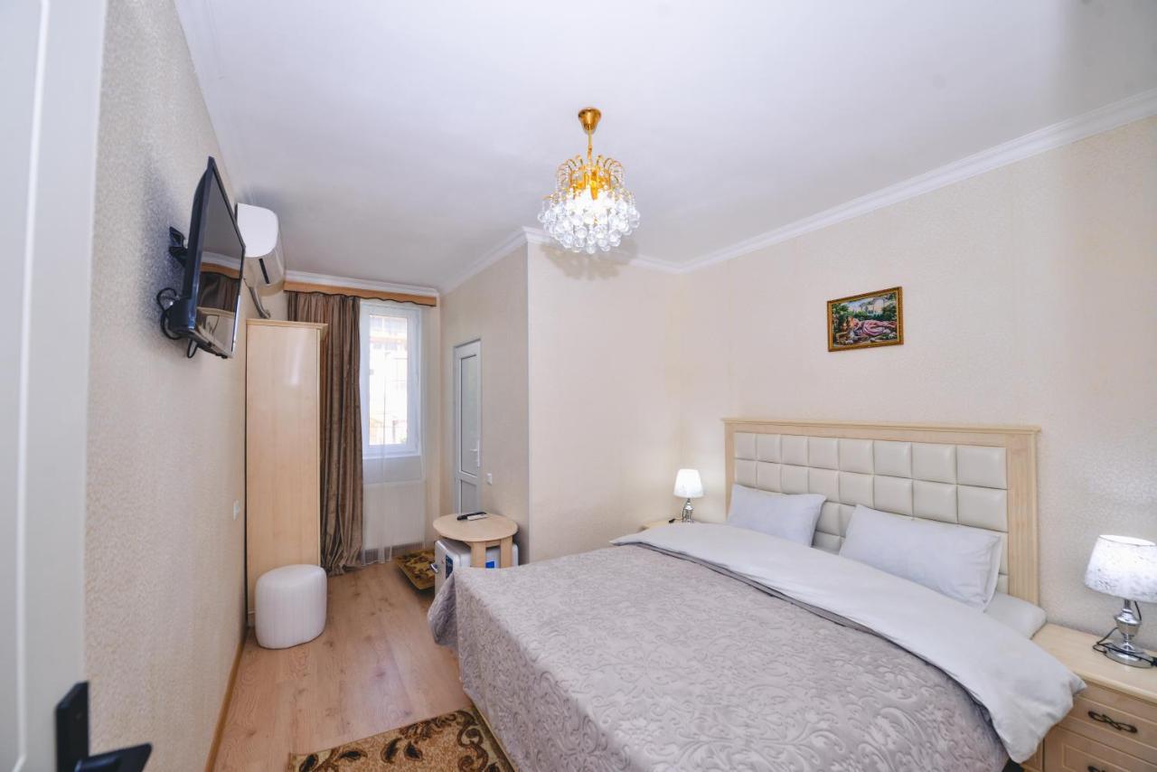Hotel Vladi Kutaisi Bagian luar foto