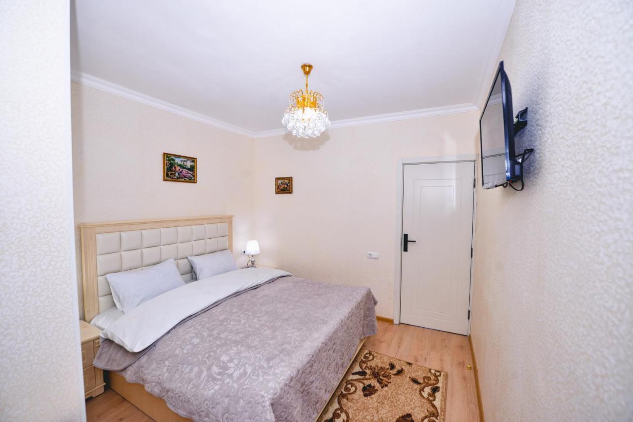 Hotel Vladi Kutaisi Bagian luar foto