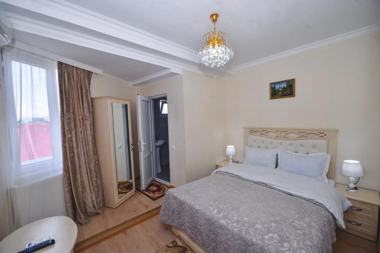 Hotel Vladi Kutaisi Bagian luar foto