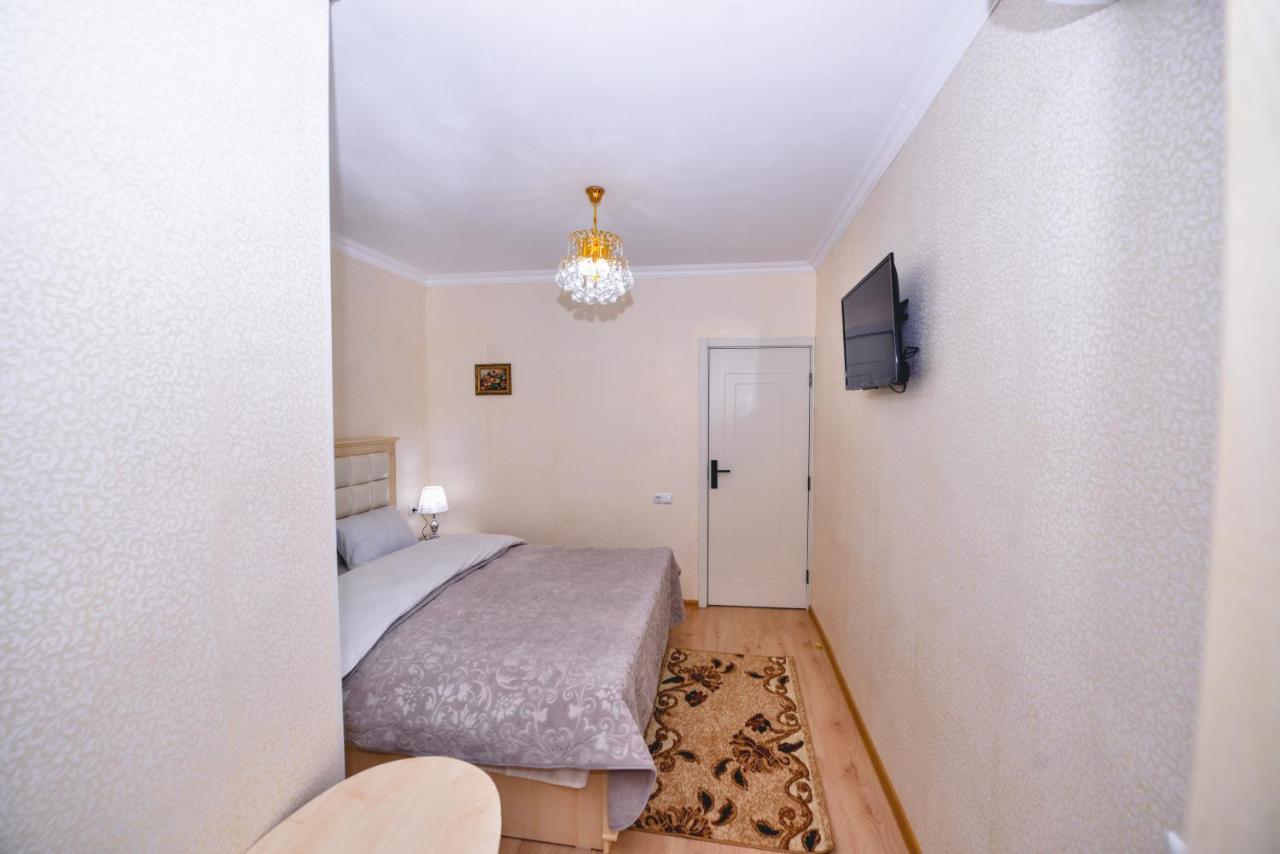 Hotel Vladi Kutaisi Bagian luar foto